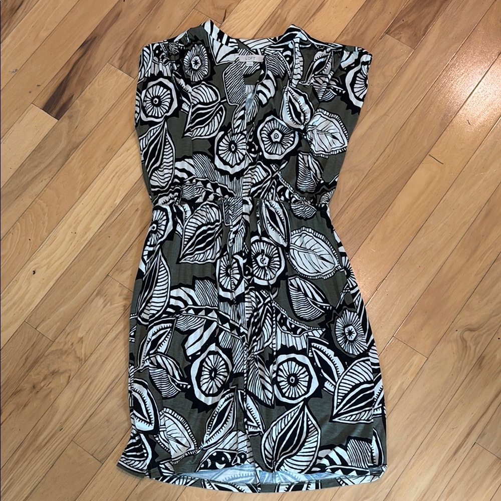 LOFT Olive, Black & White Sleeveless Mini Dress. Super Soft